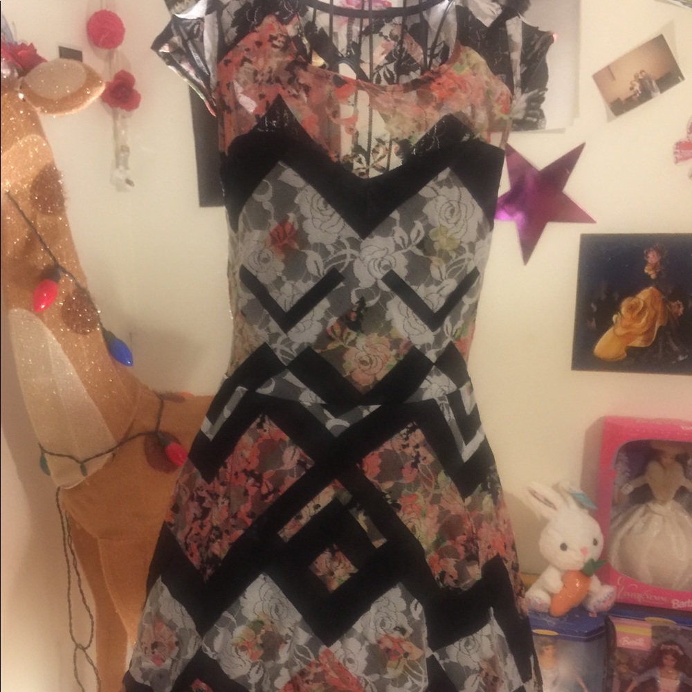Abstract patterned dress 💜